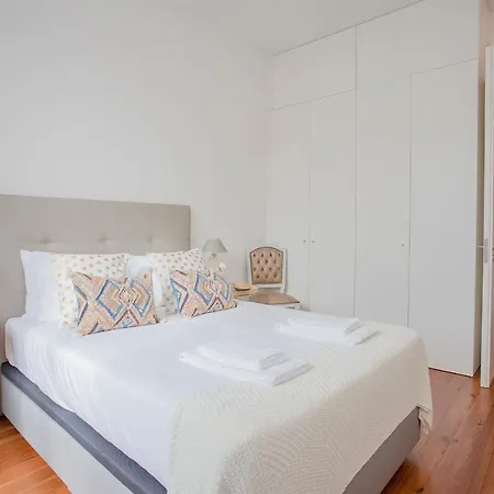 Liiiving - Downtown & Riverside Balcony Apartment